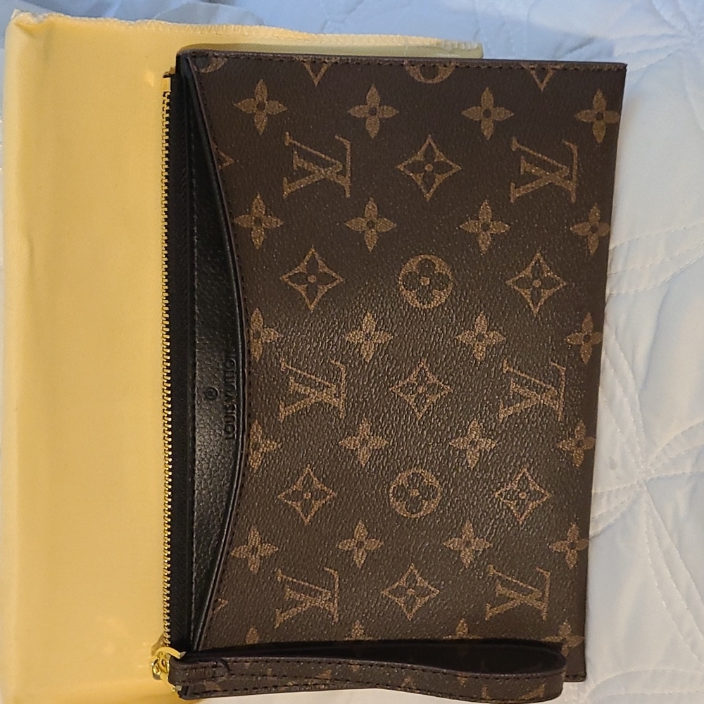Wristlet bag